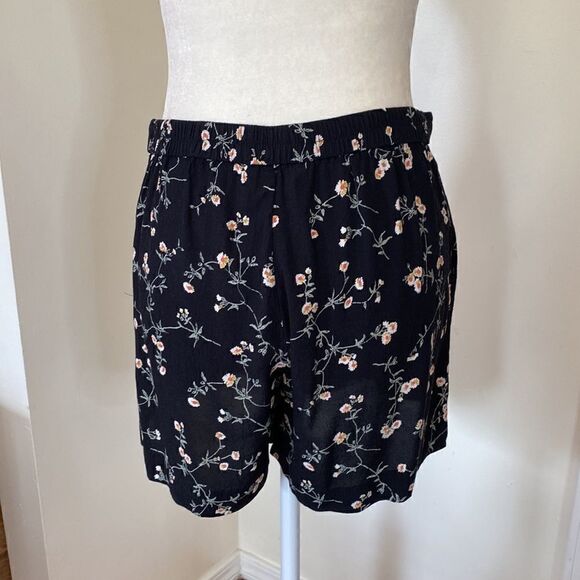 & Other Stories fluid shorts in dark floral print Size 8 - Picture 6 of 12